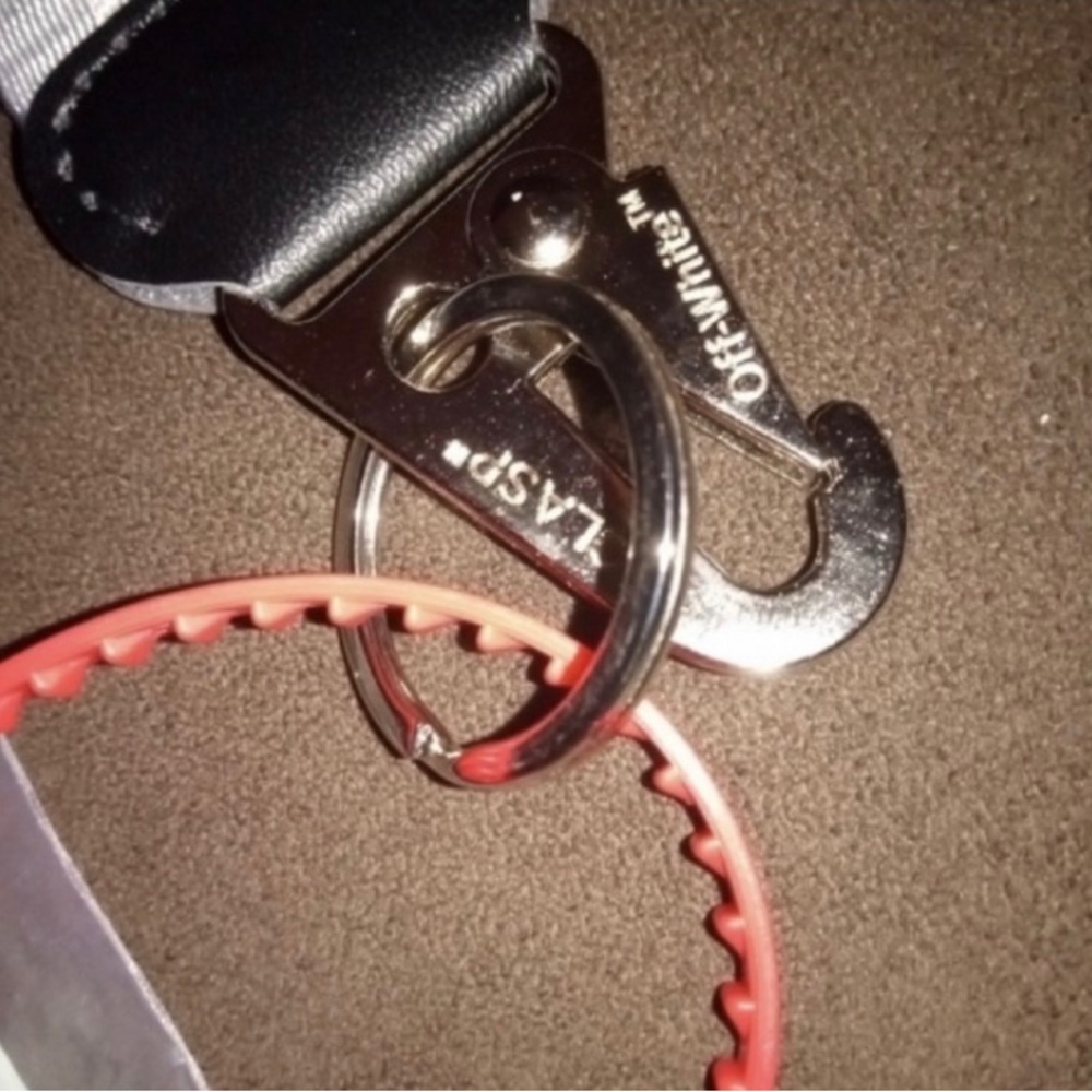 Off-White Key chain w Tag NWT w Bag no Box - Picture 9 of 9